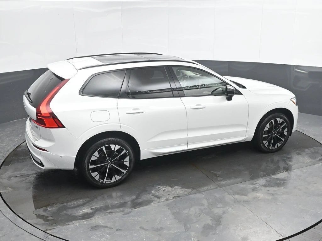 2026 Volvo - image 29