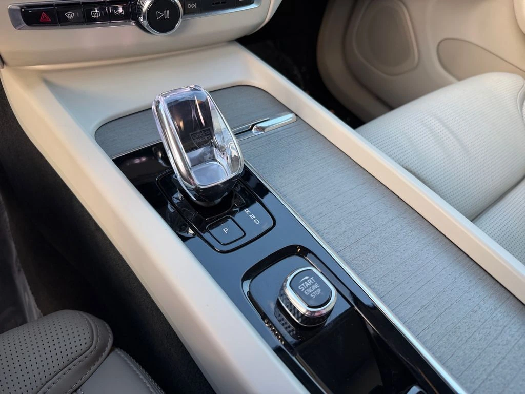 2023 Volvo - image 25
