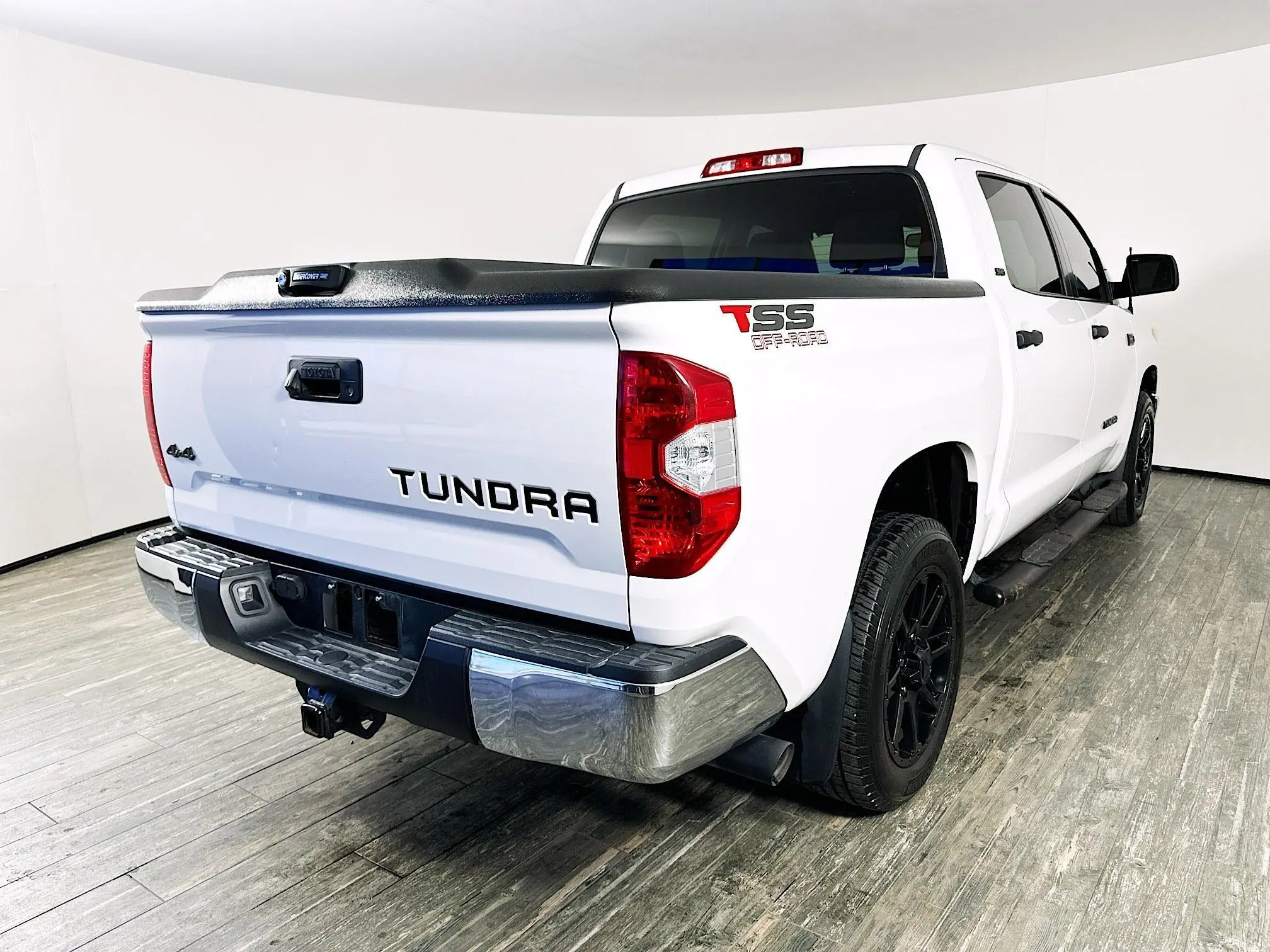 2017 Toyota Tundra SR5 CrewMax photo 5