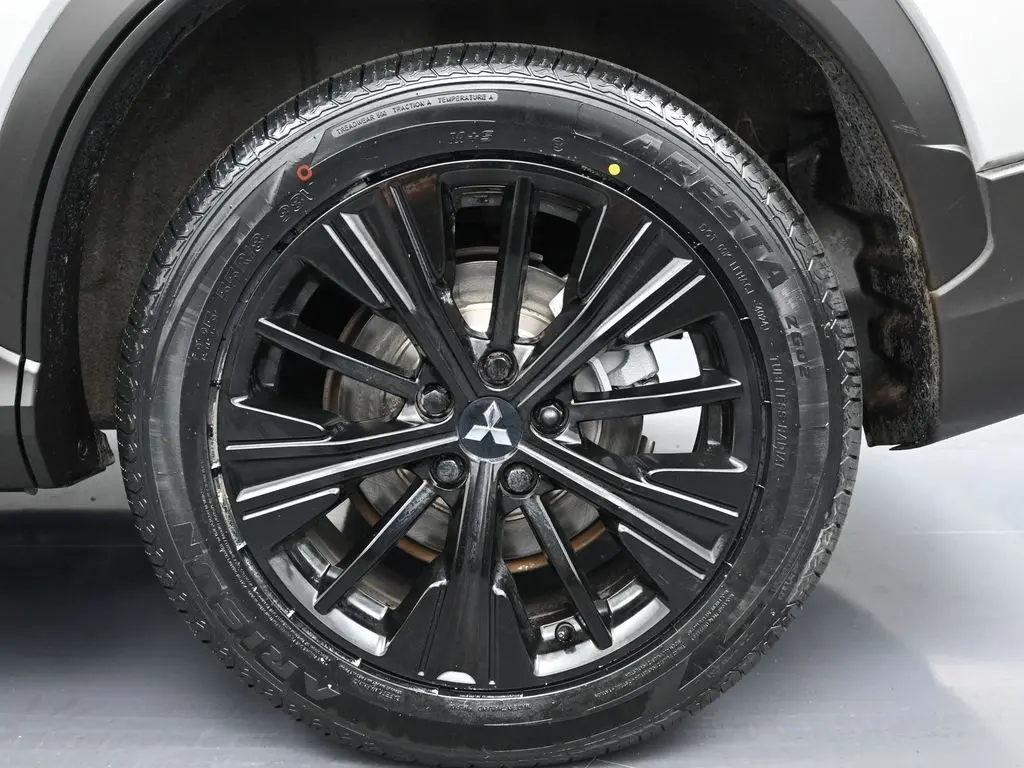 2022 Mitsubishi Eclipse Cross LE SEL GT photo 8