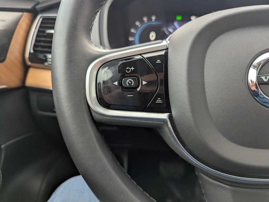 2024 Volvo - image 26