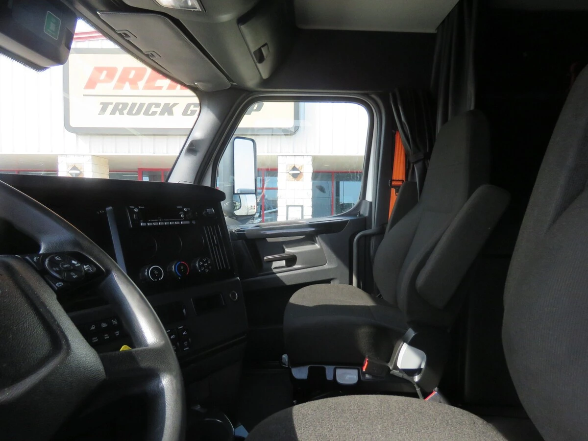 2023 Freightliner Cascadia - image 14