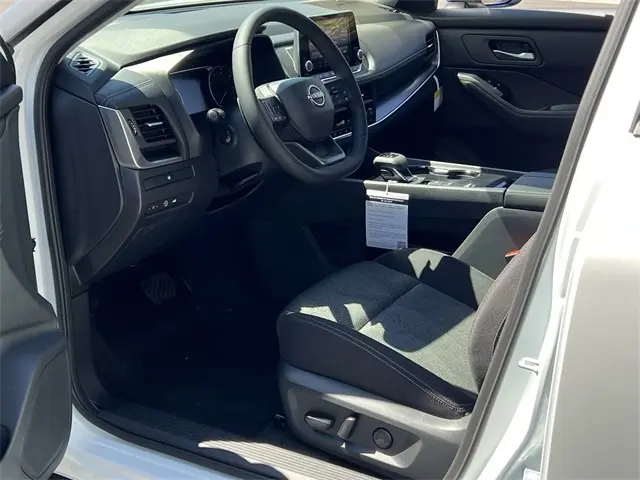 2026 Nissan Rogue SV photo 9