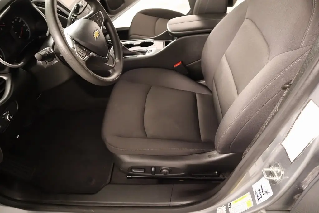 2024 Chevrolet Malibu 1LT photo 2