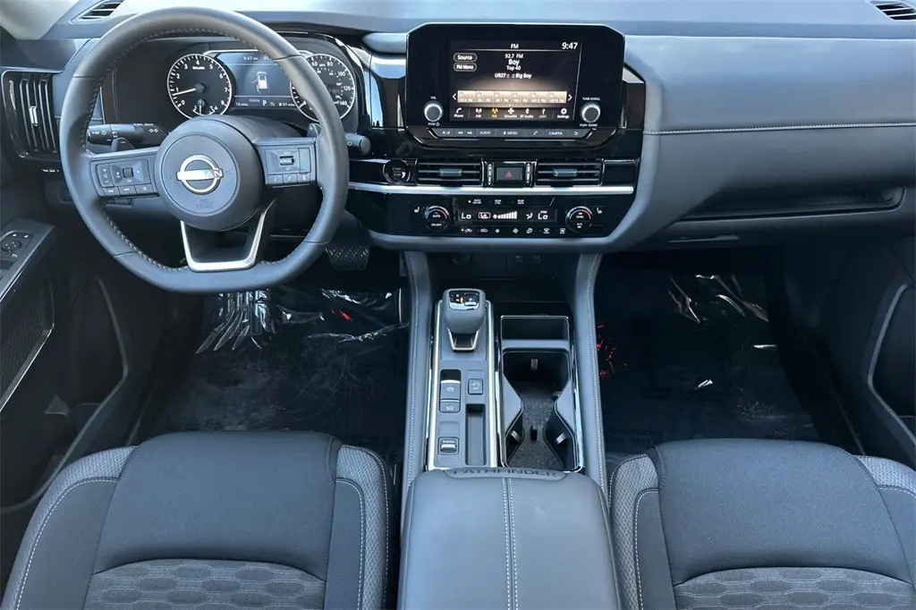 2025 Nissan Pathfinder SV photo 11