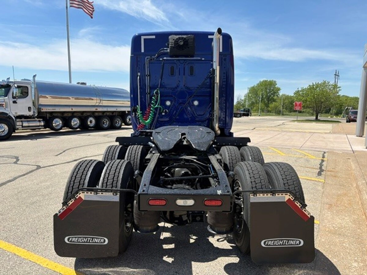 2026 Freightliner Cascadia in Knoxville, TN — photo 6