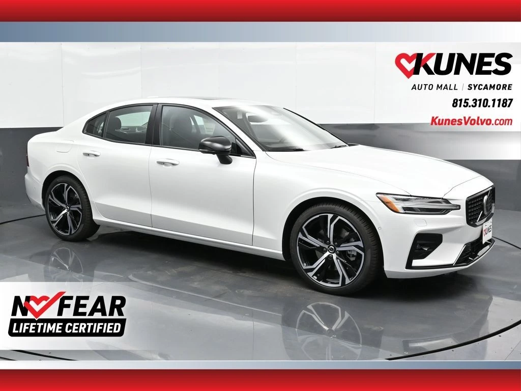 2025 Volvo S60 Plus's photo