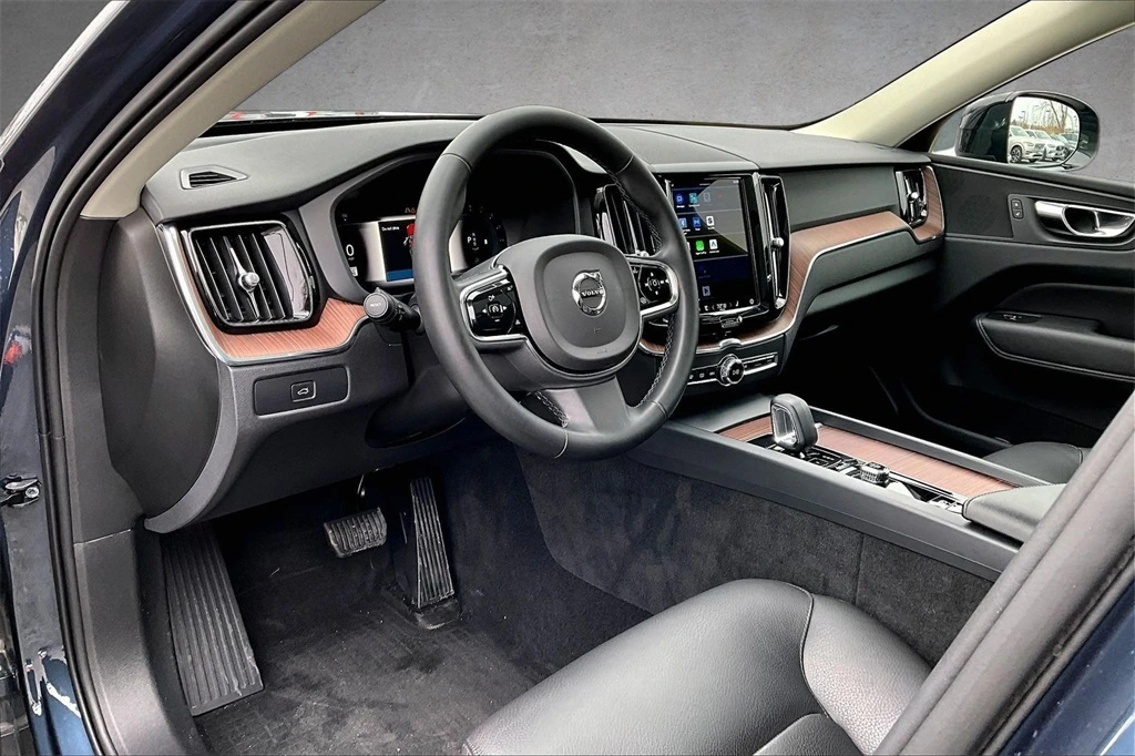 2023 Volvo - image 16