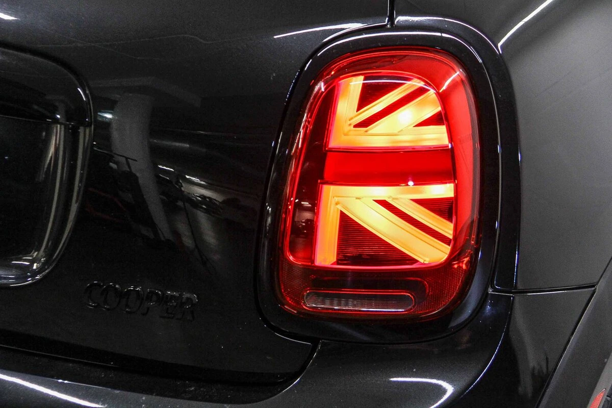 2024 MINI Hardtop 2 Door SE - Photo 7