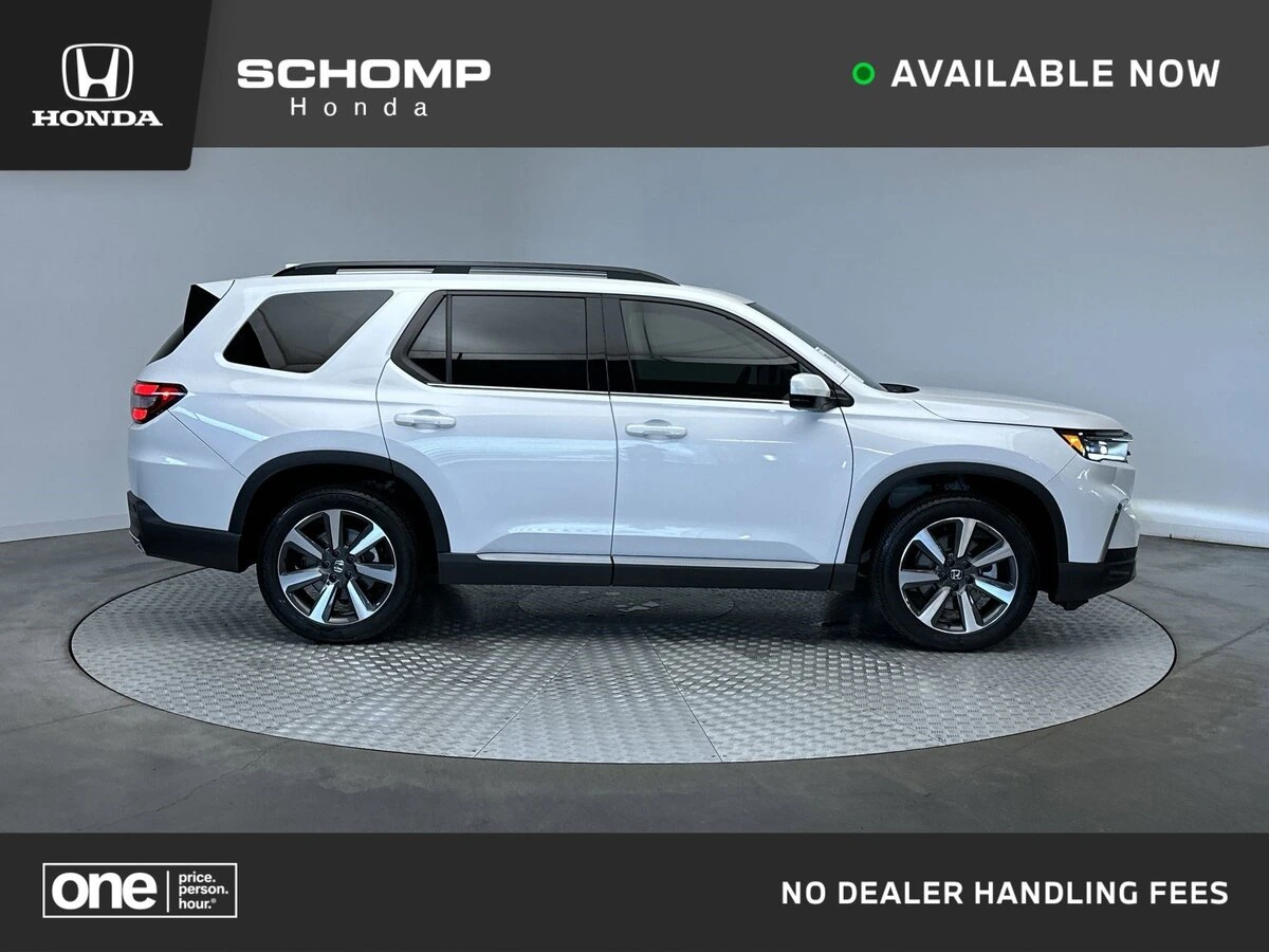2023 Honda Pilot Touring AWD's photo