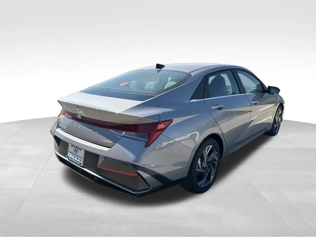 2025 Hyundai Elantra Limited photo 6