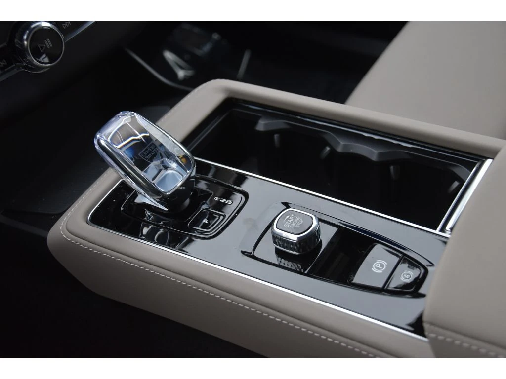 2026 Volvo - image 36