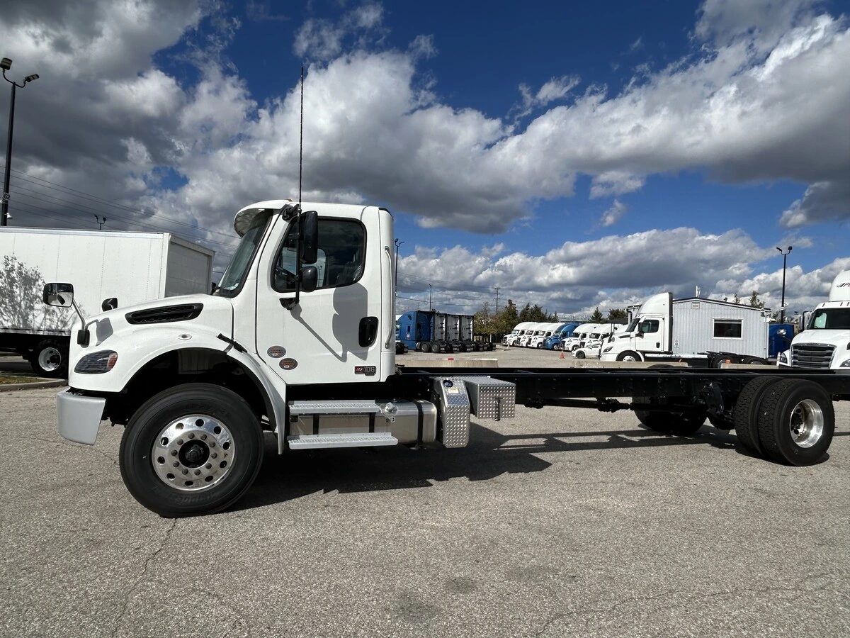 2027 Freightliner M2 106 — photo 2