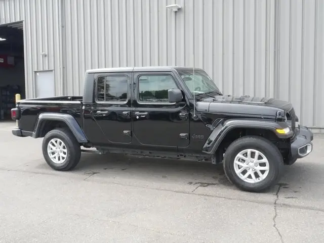 2023 Jeep Gladiator Sport photo 2