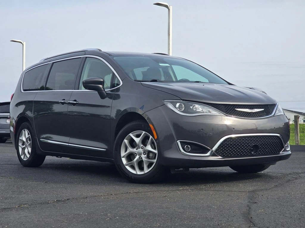 2020 Chrysler Pacifica Touring L Plus's photo