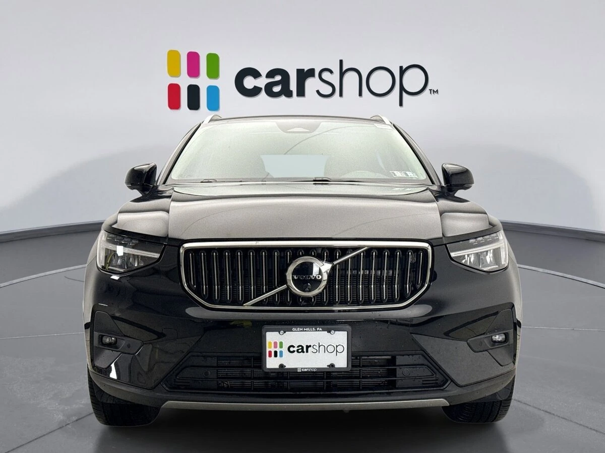 2025 Volvo - image 8