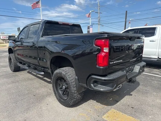 2020 Chevrolet Silverado 1500 RST photo 3