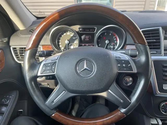 2013 Mercedes Benz ML 550 4MATIC photo 4