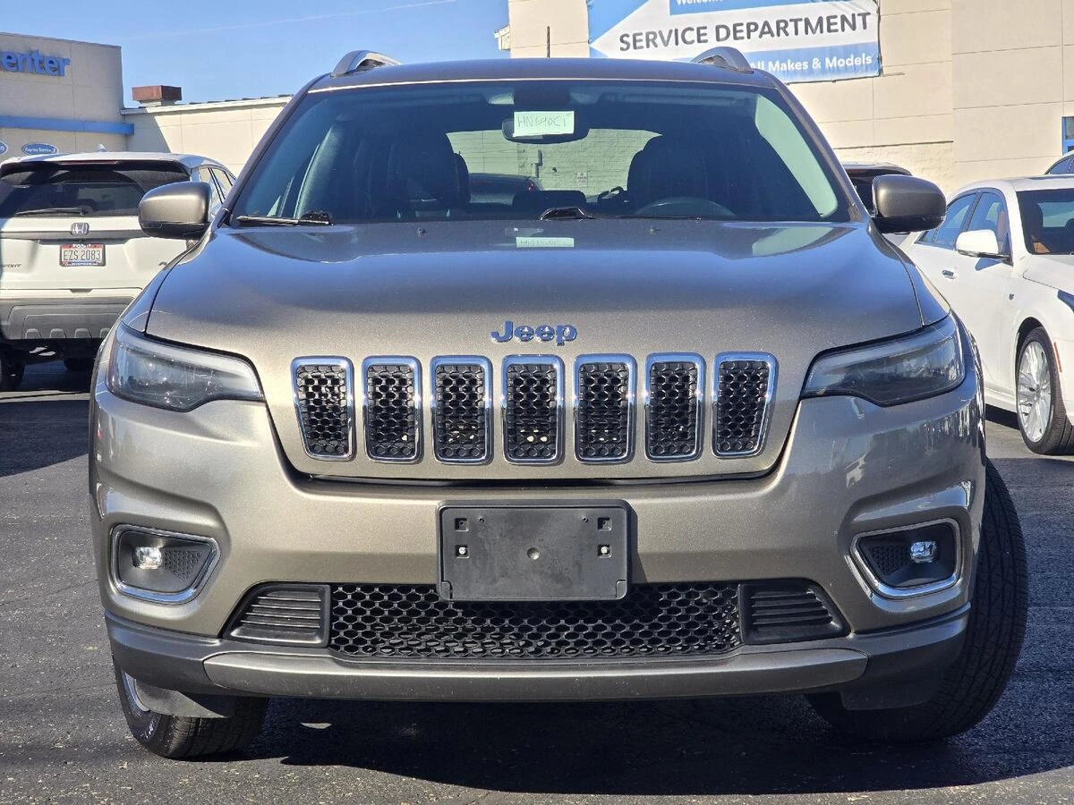 Used 2019 Jeep Cherokee Limited with VIN 1C4PJMDX9KD335408 for sale in Lancaster, OH