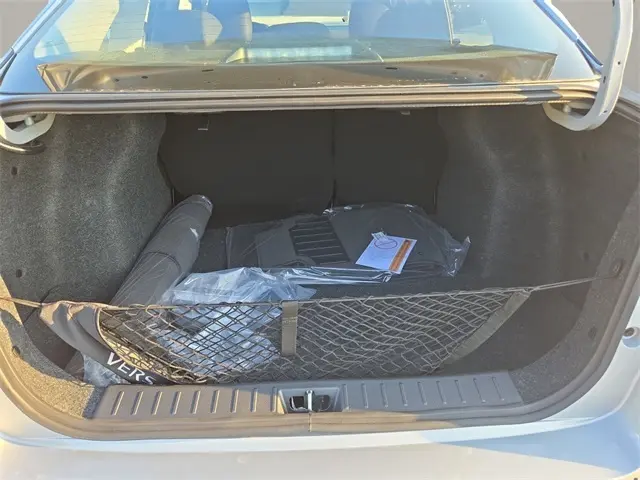 2025 Nissan Versa 1.6 SV photo 26