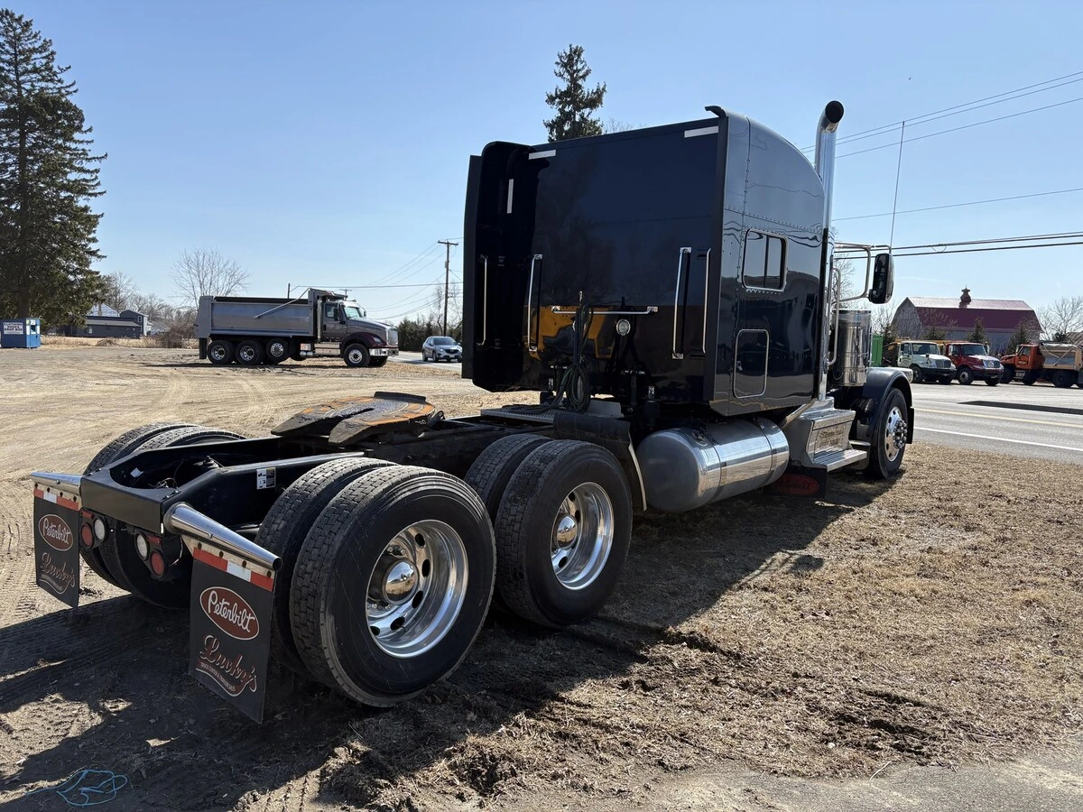 2018 Peterbilt 389 - image 3