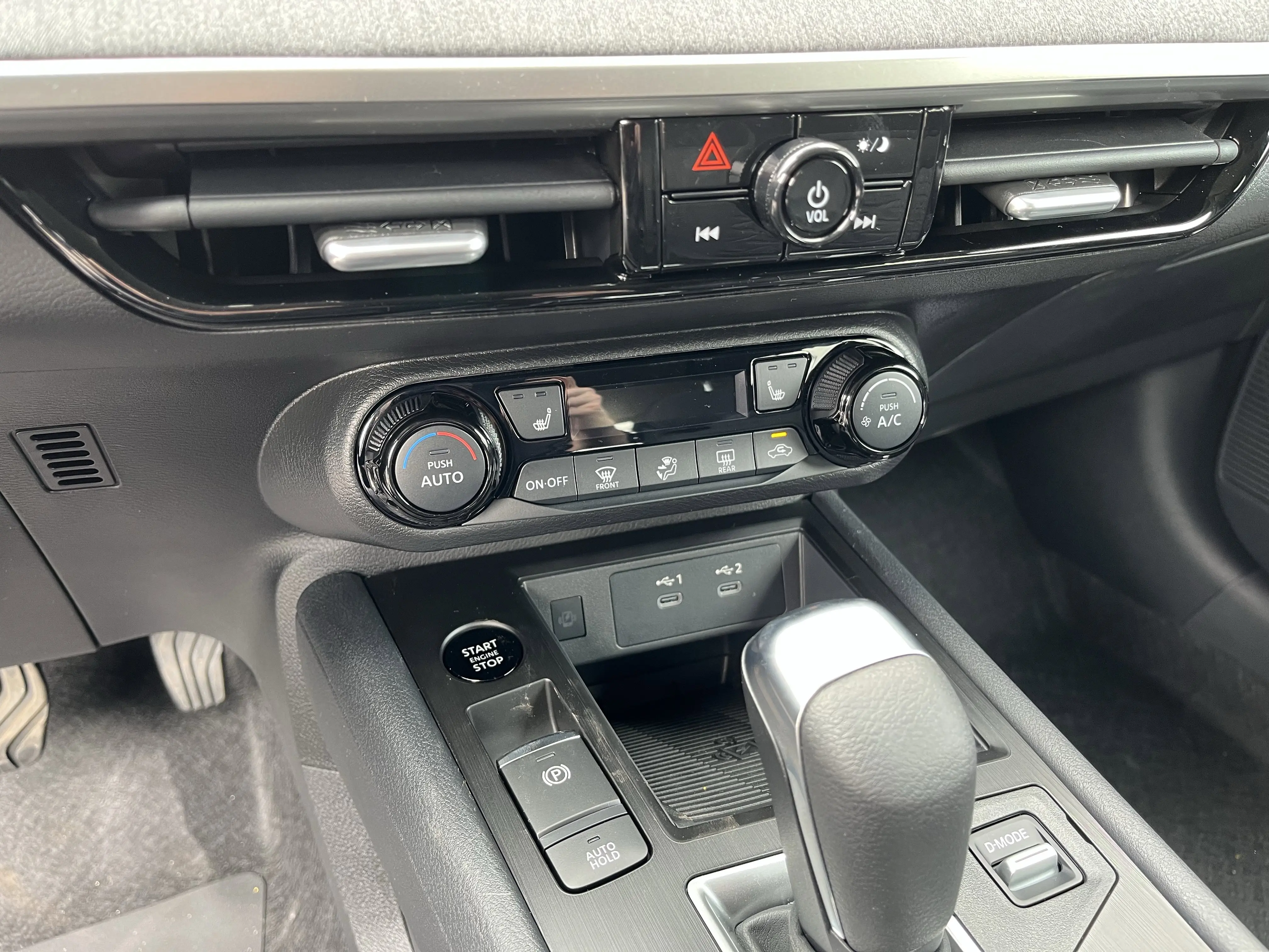 2026 Nissan Kicks SV photo 14
