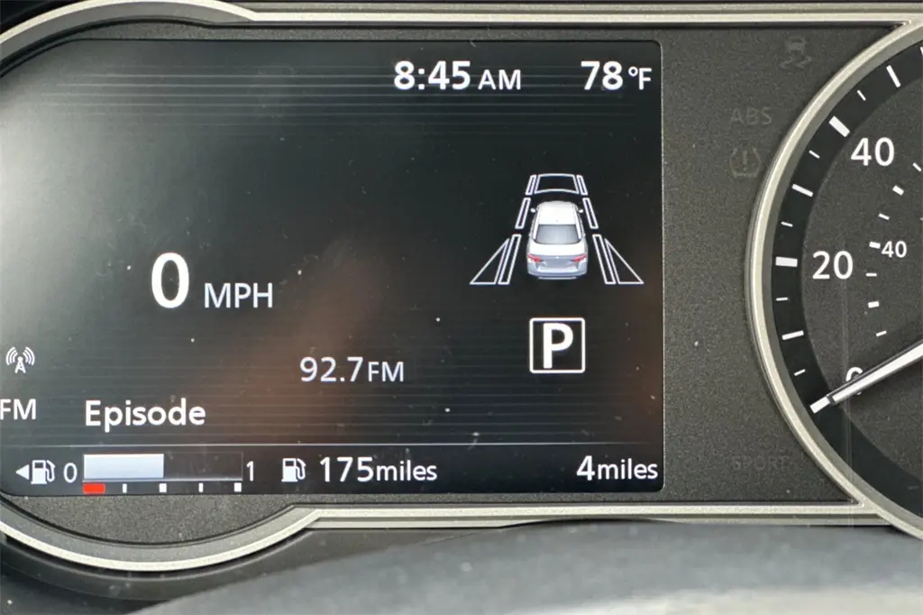 2025 Nissan Versa 1.6 SV photo 24