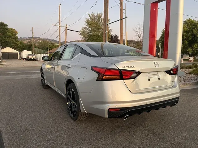 2025 Nissan Altima 2.5 SR photo 6