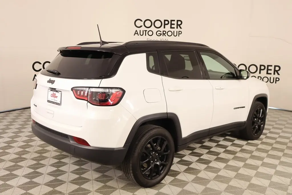 2024 Jeep Compass Latitude photo 18