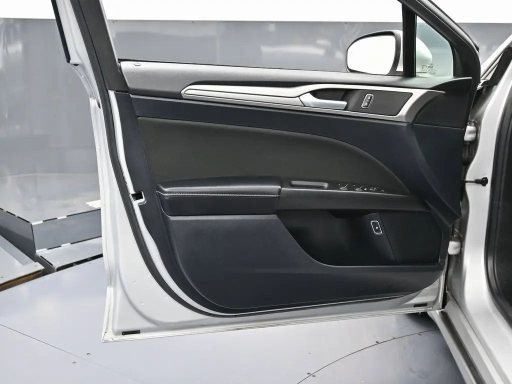 2019 Ford Fusion SE Hybrid photo 26