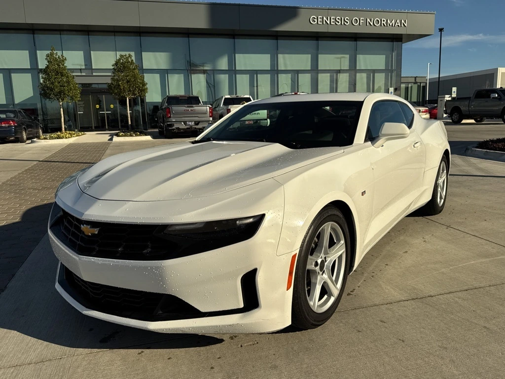2022 Chevrolet Camaro 1LT's photo