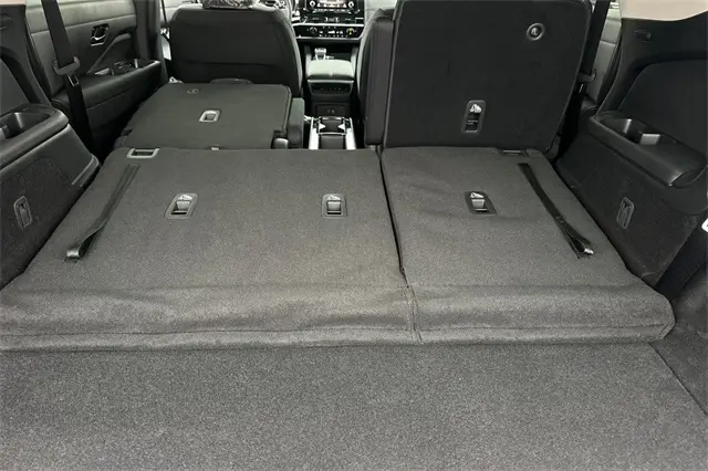 2025 Nissan Pathfinder SV photo 8