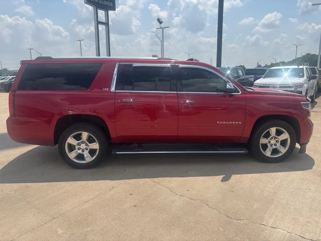 2015 Chevrolet Suburban LTZ photo 4