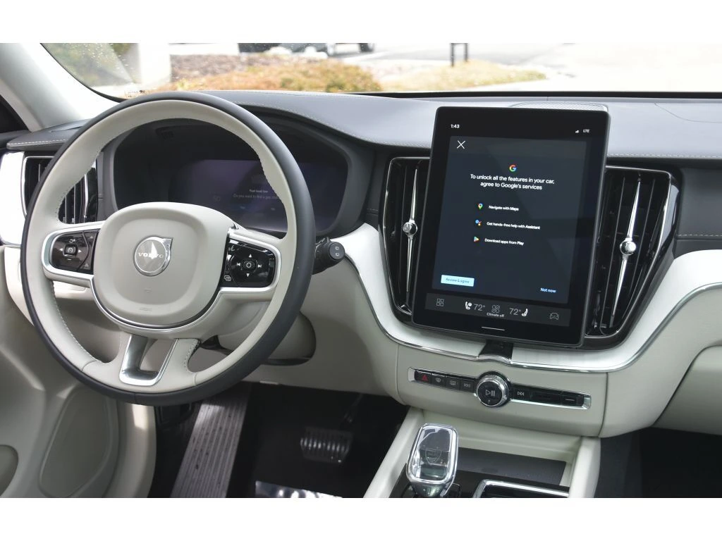 2026 Volvo - image 15