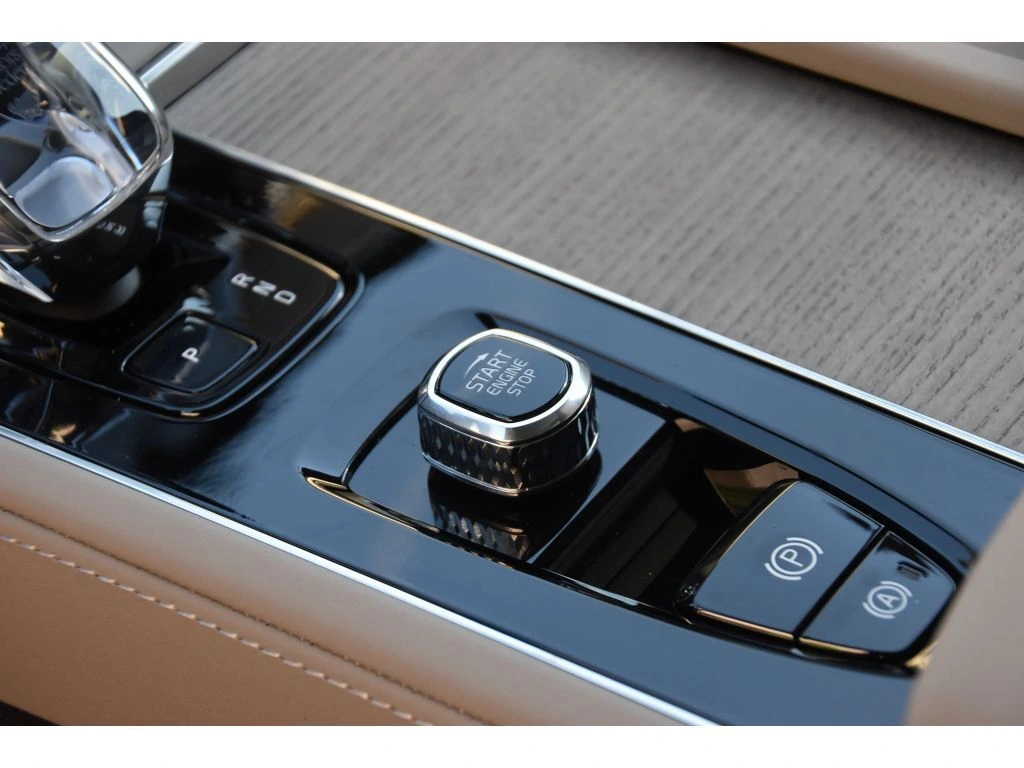 2026 Volvo - image 37