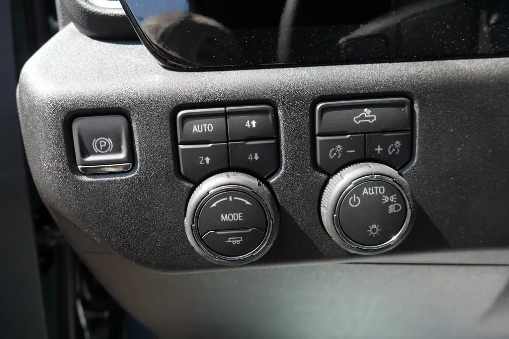 2026 Chevrolet Silverado 1500 LT1 photo 11