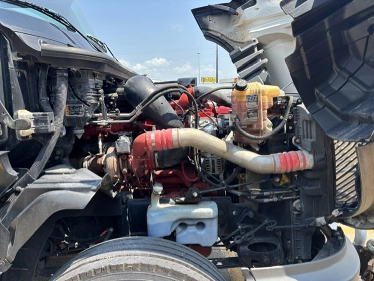 2022 International LT in Davenport, IA — photo 7