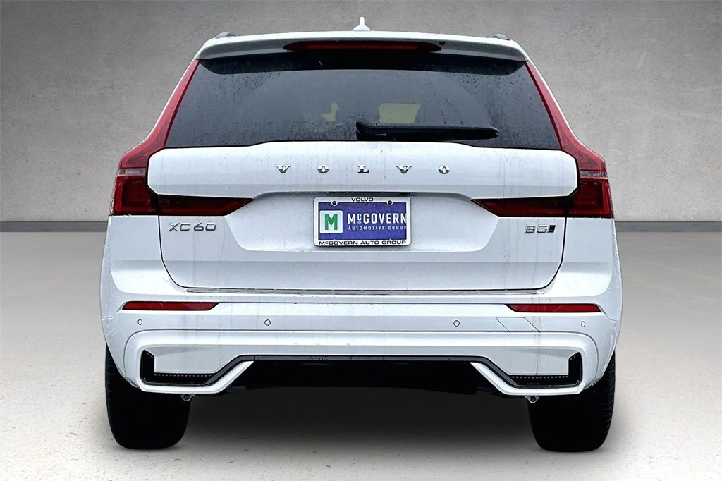 2026 Volvo - image 4