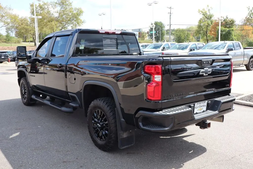 2022 Chevrolet Silverado LTZ photo 32