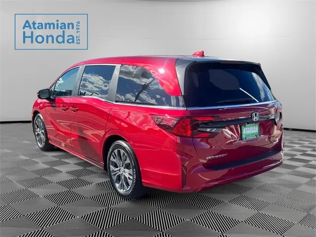 2025 Honda Odyssey Touring photo 3