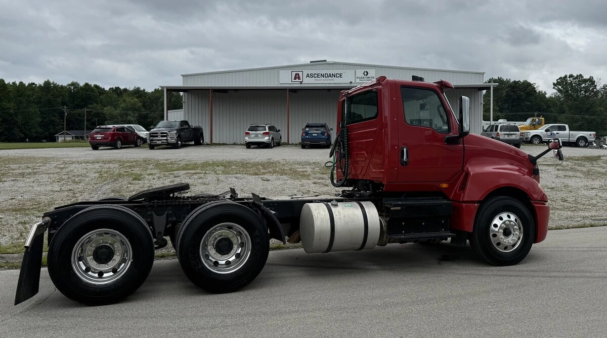 2019 International LT in Austin, IN — photo 3