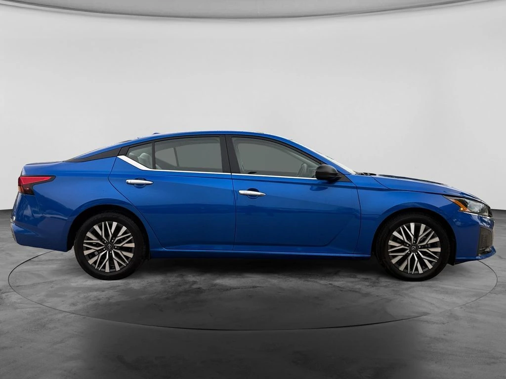 2025 Nissan Altima SV - Photo 10