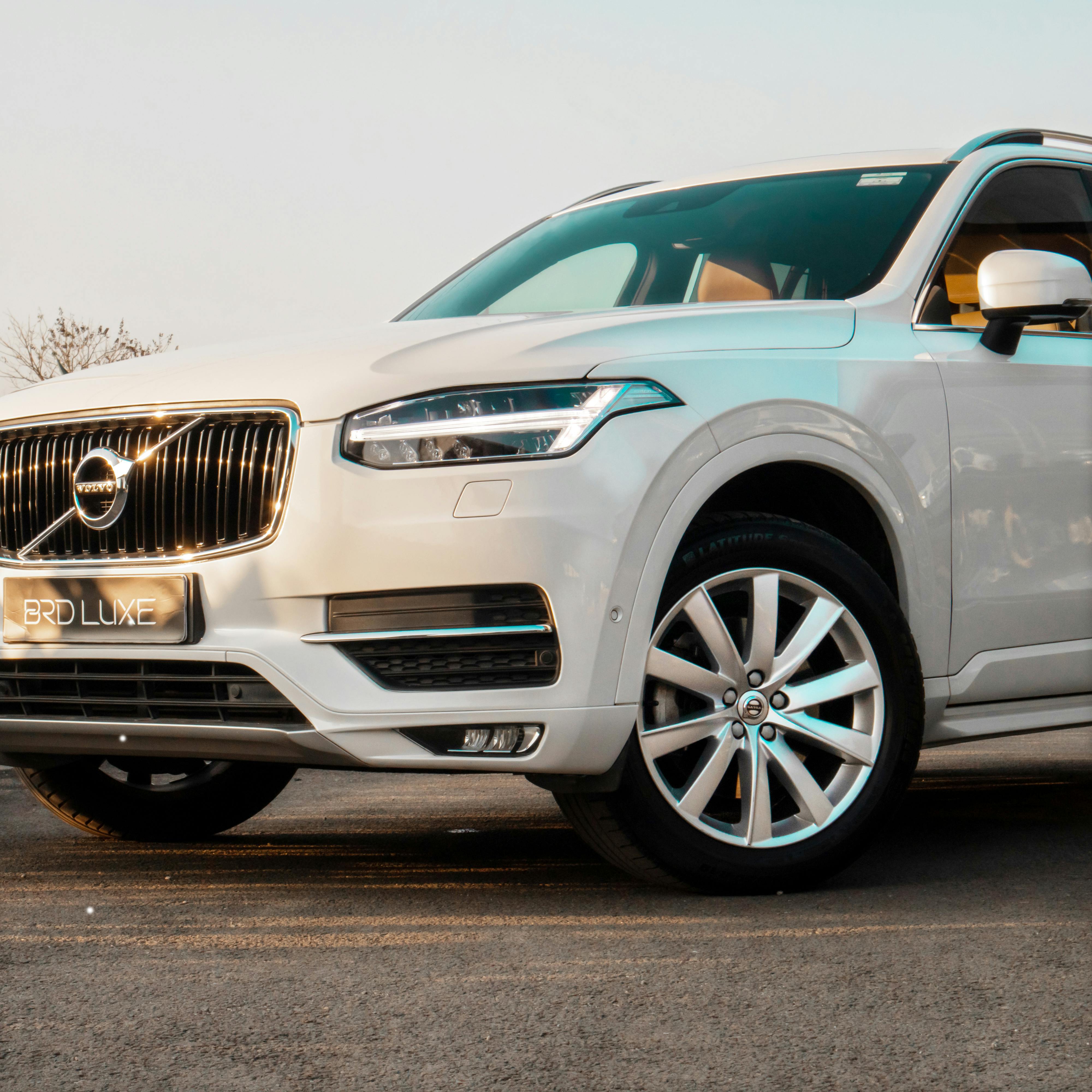 Explore the benefits of purchasing a Loaner Volvo through our Performance Loaner Program. Discover why it's a smart choice for your next vehicle.
