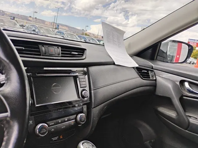 2019 Nissan Rogue SV photo 13