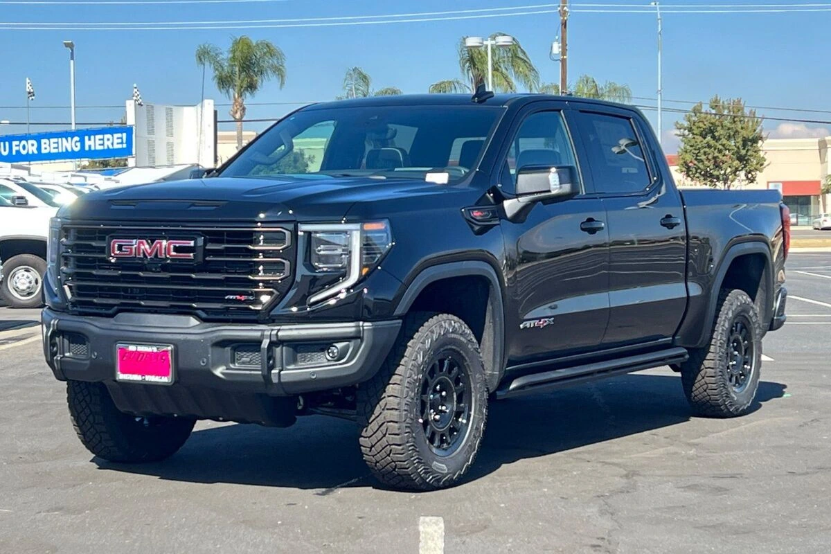 2026 GMC Sierra 1500 AT4X - Photo 9