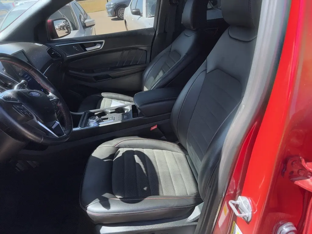2021 Ford Edge ST photo 6