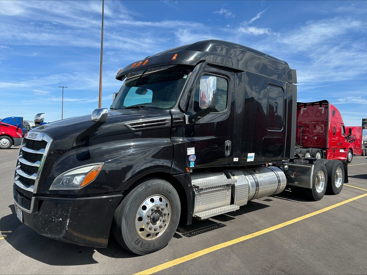 2021 FREIGHTLINER Cascadia