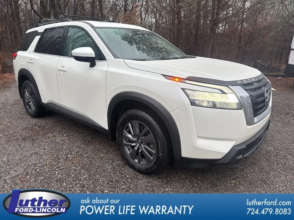 2022 Nissan Pathfinder SV