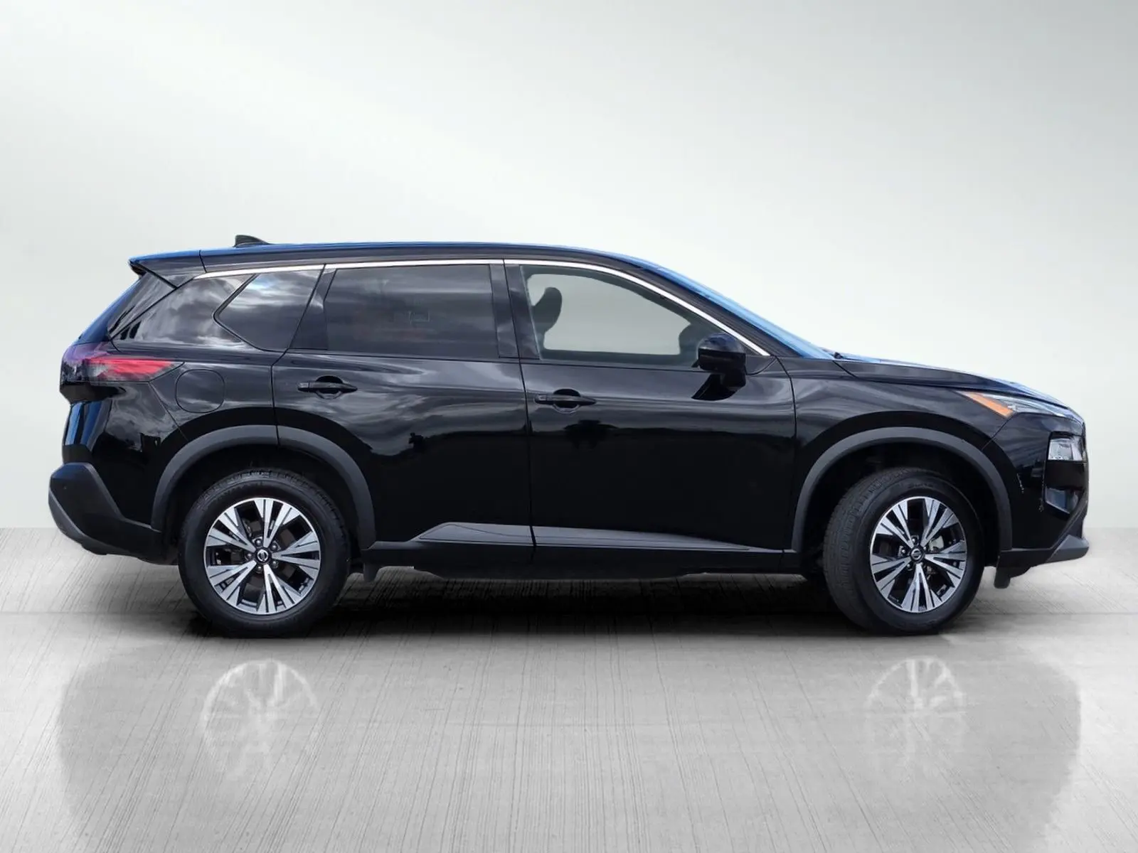 2021 Nissan Rogue SV photo 3