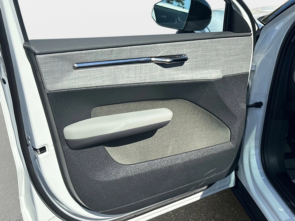 2026 Volvo - image 16